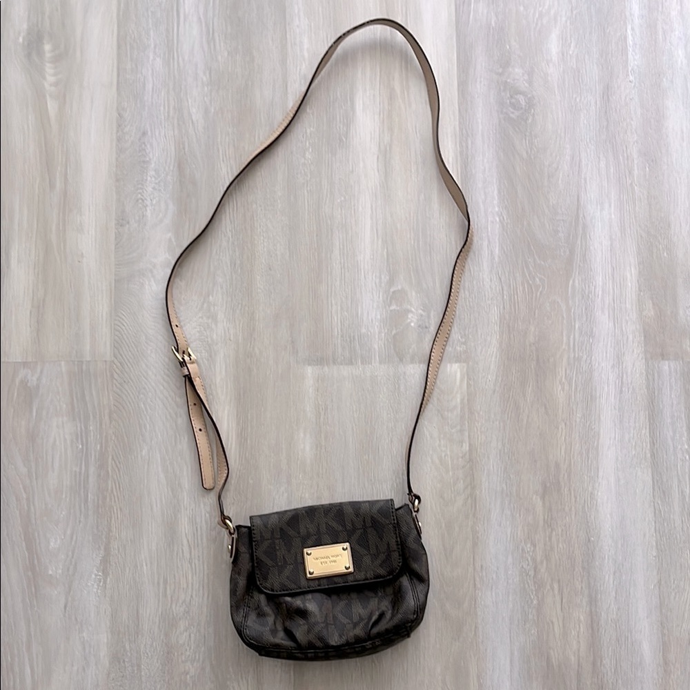 Michael Kors Elegant Brown Crossbody Bag